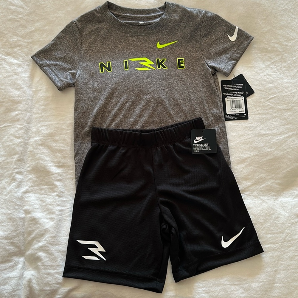 Nike 2 Piece Set Shorts and Shirt for Boys. Size 5.